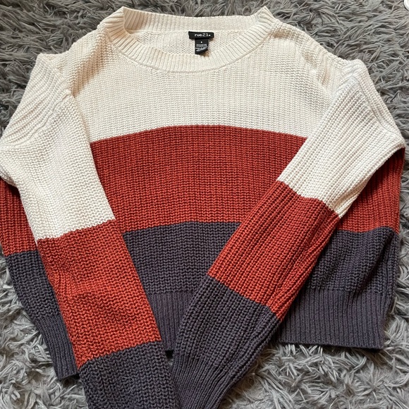 Size small rue 21 cropped sweater - Picture 2 of 3